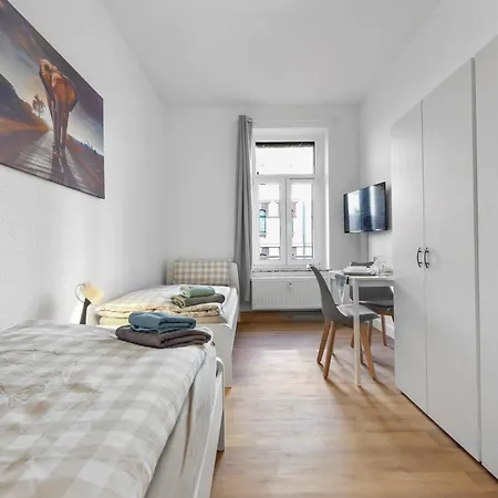 Apartment Lea 4 Raeume 2 Duschen 2 Kuechen *